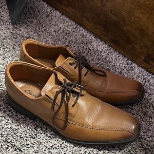 Clarks Men's Tan Leather Oxfords